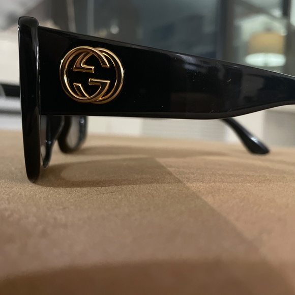 Black Gucci GG0141S sunglasses main image 6